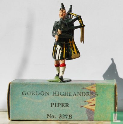 Gordon Highlanders Piper - Image 1