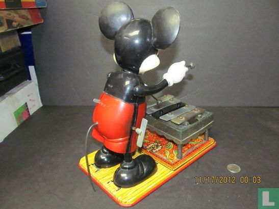 Mickey the musician - I play the xylophone - Image 3