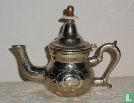 Oud silverplated embossed koffiepotje