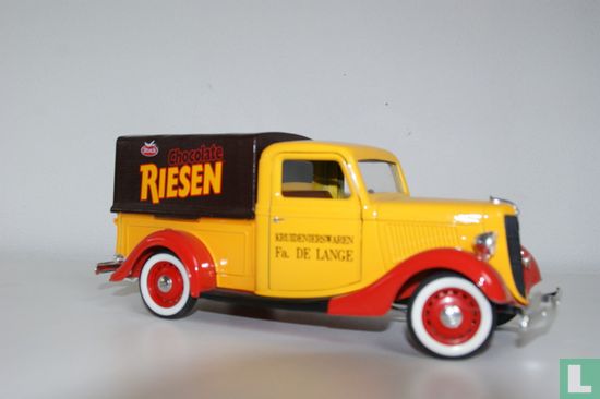Ford V8 'Chocolate Riesen' - Image 1