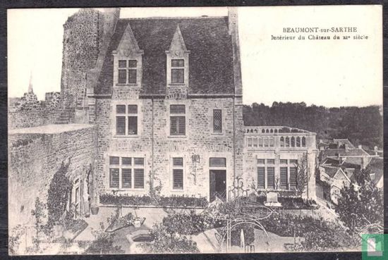 Beaumont-sur-Sarthe, Interieur du Chateau du XI° siecle