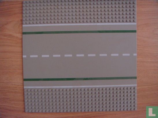 Lego 80547pb01 Baseplate, Road 32 x 32 7-Stud Straight with Road with White Sidelines Pattern - Image 1