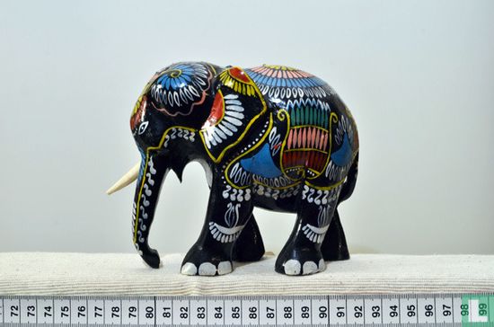 Houten olifant, slurf omlaag, India - Afbeelding 2