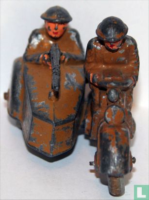 Soldiers with engine - Image 2