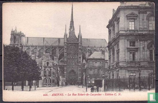Amiens, La rue Robert-de-Luzarches