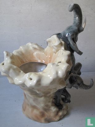 Franz porcelein.Decoratieve pot in de vorm van olifanten. - Image 2