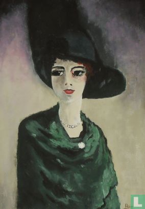 Femme avec chapeau noir