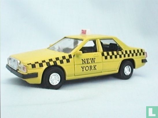 Toyota Crown S110 New York taxi