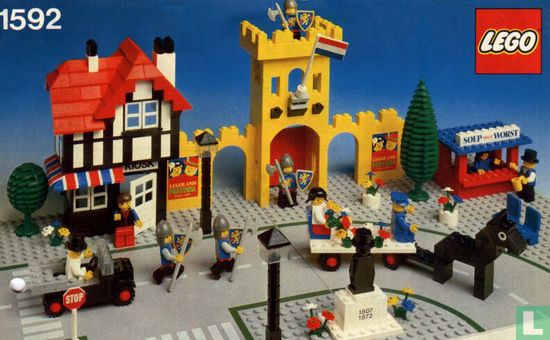 Lego 1592 Town Square - Castle Scene - Afbeelding 1