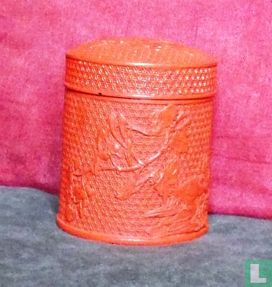 Ancien pot chinois laqué couleur corail - Image 1