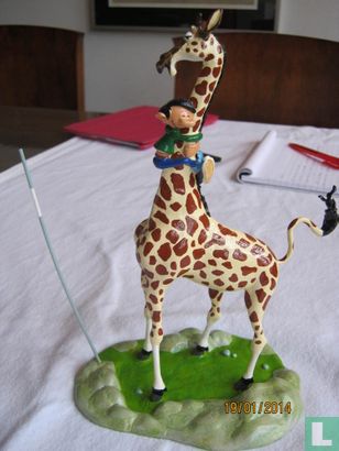 Gaston sautant au cou de la giraffe - Image 1
