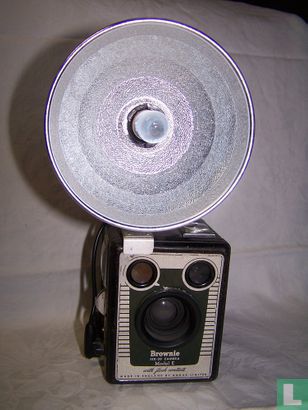 Brownie six-20 camera model E met flitser