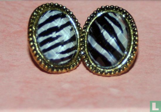 Mooie ovale vintage oorstekers Afmetingen 2x1,5 cm. - Image 1