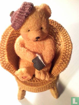 Ours avec bonnet en chaise - Image 1