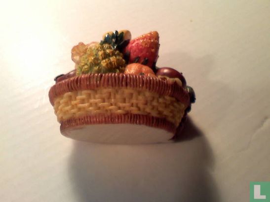 Fruit basket for on bears table - Image 3