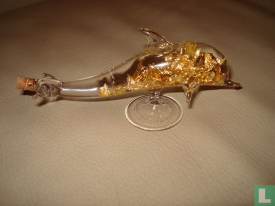 Glazen dolfijn op standaard gevuld met 22 karaat goud  - Afbeelding 1