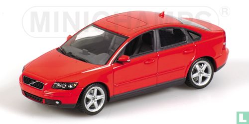 Volvo S40 - Image 1