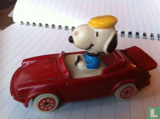 Snoopy in Porsche