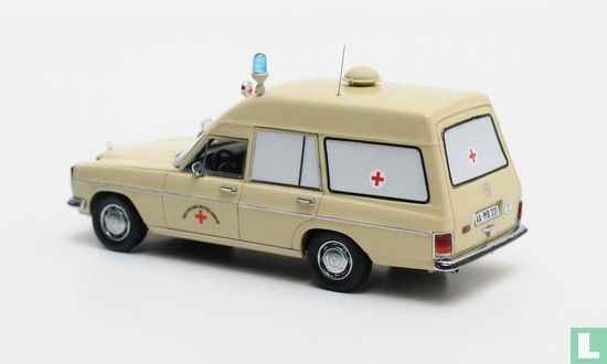 Mercedes-Benz ’Binz' W115 Ambulance - Bild 3