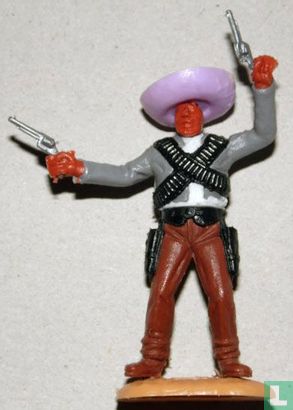 Mexicaine avec des revolvers