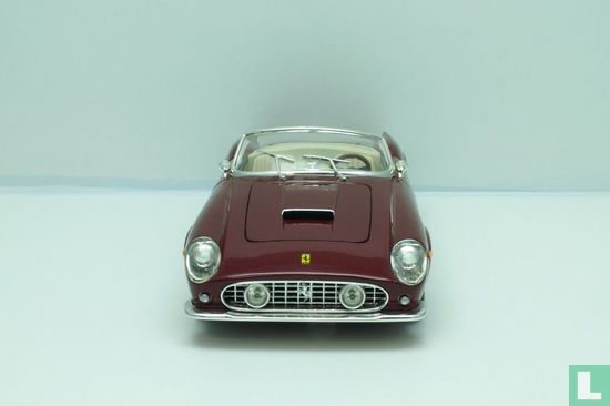 Ferrari 250 GT California - Afbeelding 3