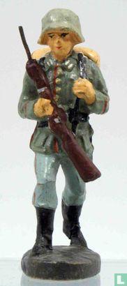Soldat allemand marchant - Image 1
