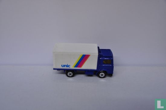 Volvo F10 container truck 'Unic'