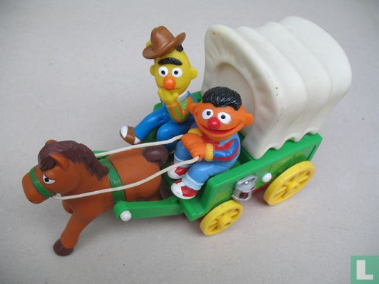 Bert en Ernie met huifkar - Image 1