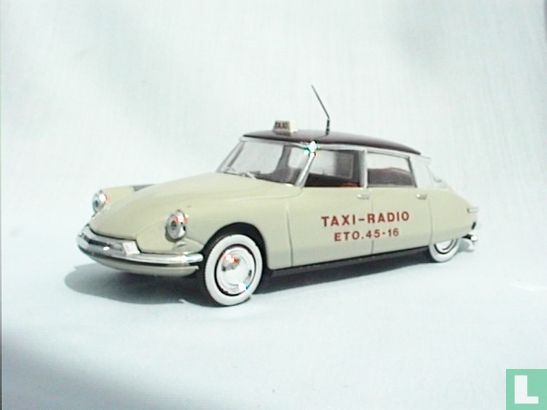 Citroën DS 19 Taxi Radio