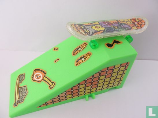Toy skateboard with straight ramp