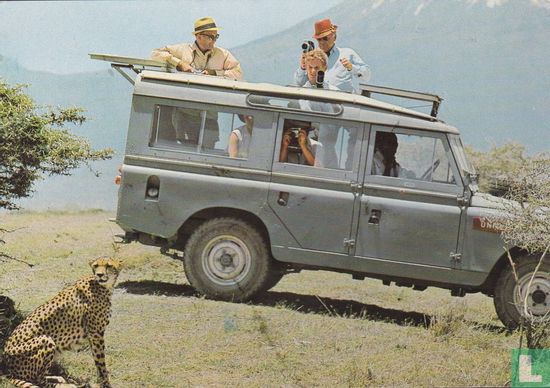 Kenya Wildlife - Landrover Defender Kilimanjaro Cheetah and tourist bus - Afbeelding 1