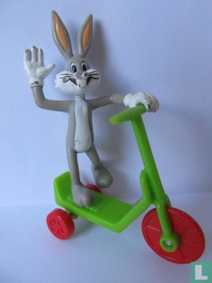 Bugs Bunny auf grünem Roller