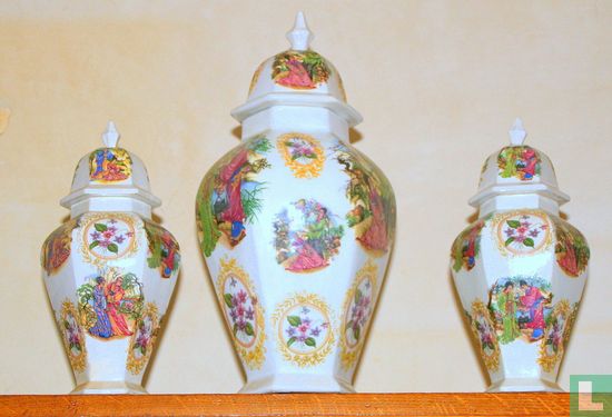 Bassano cupboard set 3 vases - Image 1