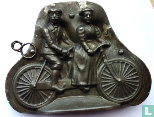 Victoriaans koppel op tandem fiets - Image 1