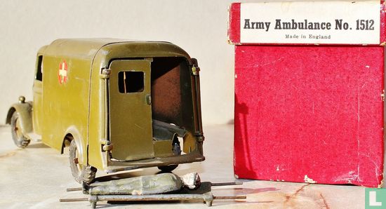Army Ambulance 2nd version, Motor type with driver,wounded man and stretcher - Afbeelding 3