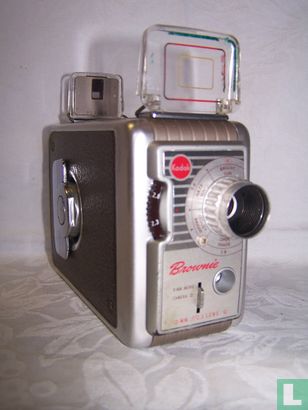 Brownie 8mm movie camera II f2.3(4)