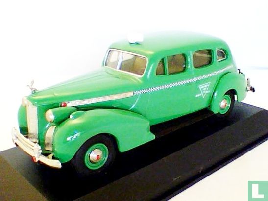 Packard Super 8 Saloon