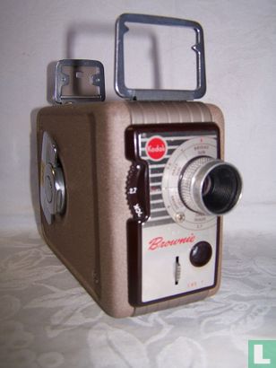Brownie 8mm movie camera II f/2.3(3)
