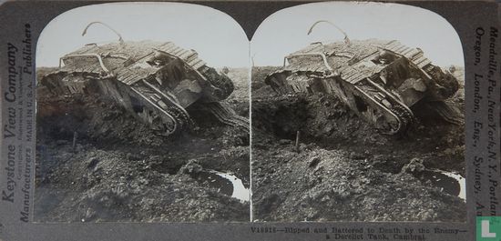 A derlect tank near Cambrai - Afbeelding 1