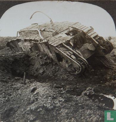 A derlect tank near Cambrai - Afbeelding 2