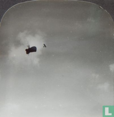 Observation balloon fatally pierced by incendiary bullets from American plane - Image 2