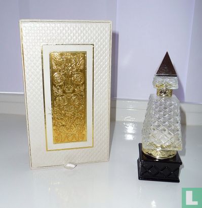 Pyramid of fragrance  - Image 1