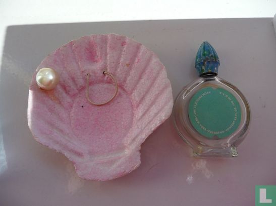 Nearness perfume clam set - Image 2