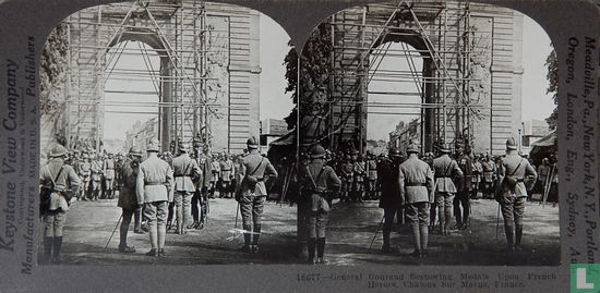 General Gouraud bestowing medals upon French heroes - Image 1