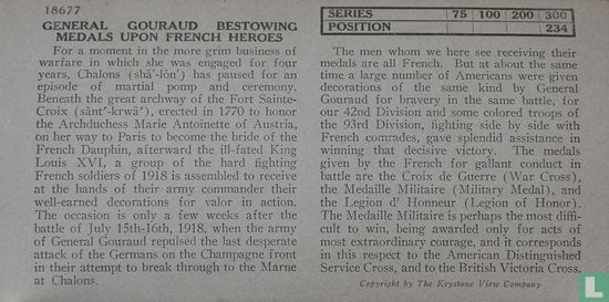 General Gouraud bestowing medals upon French heroes - Bild 3