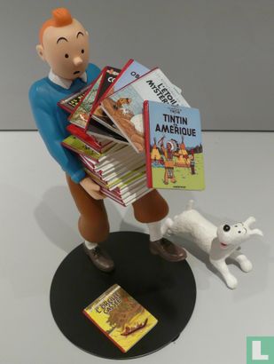 Tintin tenant les albums