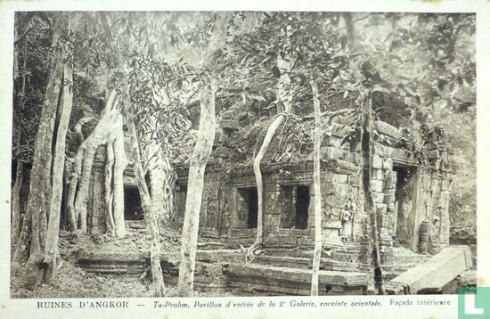 Angkor Ruïne Ta Prohm Tempel . Pavillon d'entrée de la 2de galerie enceinte Orientale facade interieure - Afbeelding 1