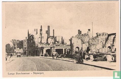 Nijmegen, Lange Burchtstraat na bombardement 1944 - Image 1
