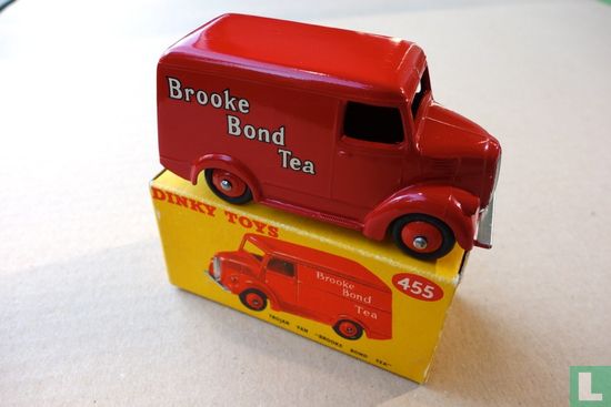 Trojan 15 CWT Van "Brooke Bond Tea"  - Image 1