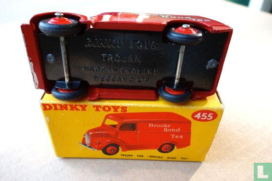 Trojan 15 CWT Van "Brooke Bond Tea"  - Image 3